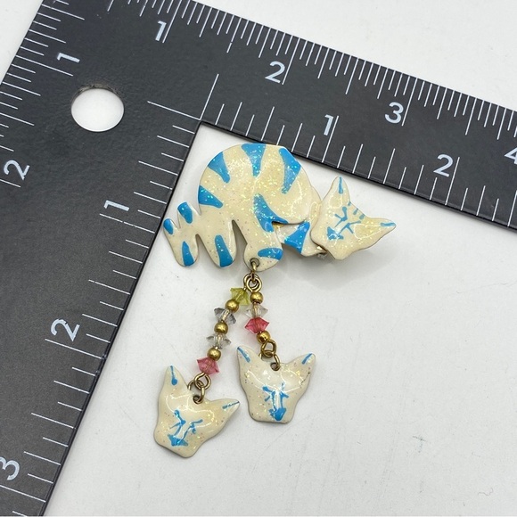 Kitchy Artisan-Made Metal Enameled Cat Brooch Crazy Cat Lady - Picture 4 of 5